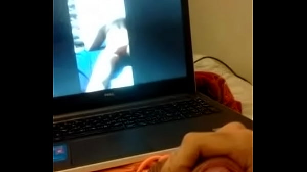 Safado batendo com meus nudes