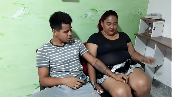 HornyFriends - Le acaricio el coño apretado a la señora del servicio