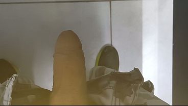 A really enjoyable wank by the cuckold in a public restroom.