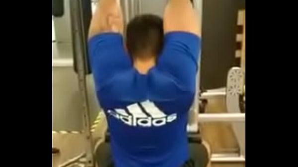 La espalda del entrenador y sus nalgas