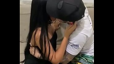 Depois do jogo amigo do corno amador cuckold comeu a esposa novinha gostosa hotwife d4 no sof&aacute;