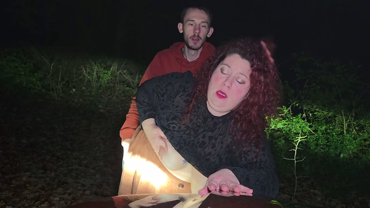 Baiser dans la for&ecirc_t nocturne