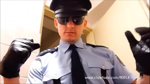 Cop Dominant Avec Gant En Cuir - 069