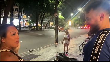 Dentro da academia chamei personal pra fazer um ménage com minha sobrinha