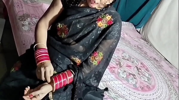 Indian Beutifull bhabhi xxx Pissing black saree