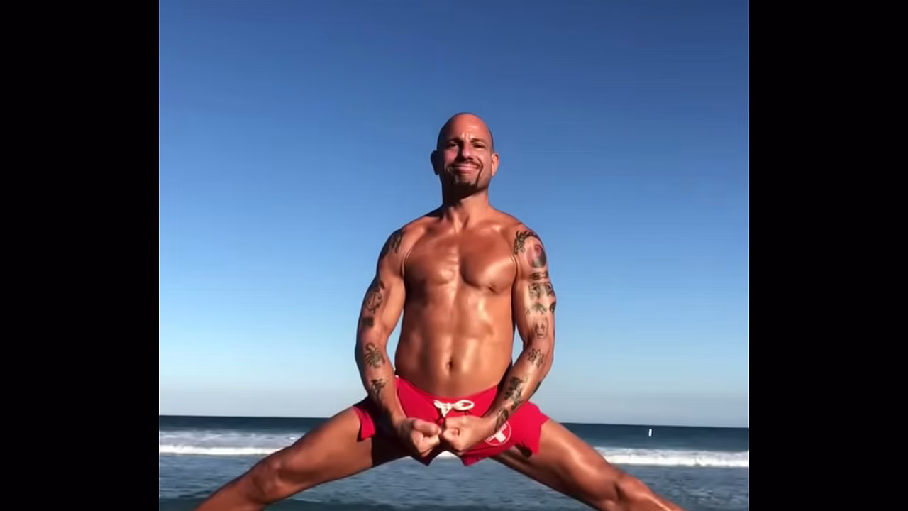 PORNSTAR CHAMPION BEACH BODY PORNSTAR MAXXX LOADZ DOES A SPLIT AT THE BEACH