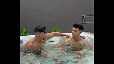 BOYZINHO MARRENDO FUDENDO NOVINHO SARADO
