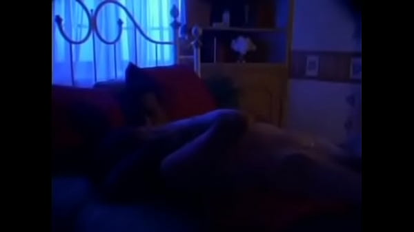 Emmanuelle Dans L'espace 1: Kristen Knittle Noircie Et Les Seins Sucés