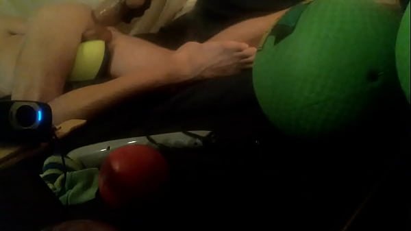Thick dildo slut takes it deep in the ass. voye...