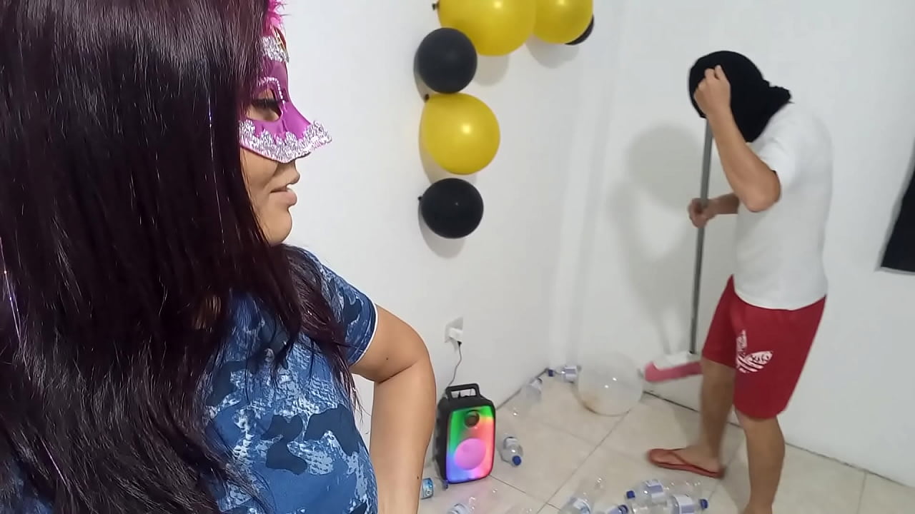 Día de la Mujer 8 de marzo y los jefes cabrones someten al empleado masculino en el trabajo
                     boss amateurs female boss latina milf hot latina sexy latina latina porn amateur latina latina porn video latina amateur sexy video falda corta con falda muchos negros