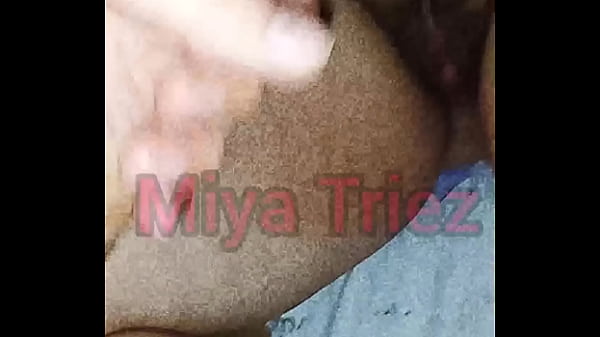 Miya Triez - Corno Chifrudo Batendo Punheta!