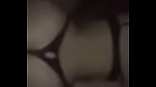 Morena con enorme trasero