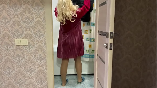 step mom bent down and picked up her dress and fucked in the ass