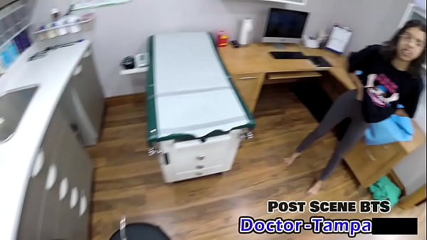 Dr Tampa - Aria Nicole Trys Out A Foley Catheter