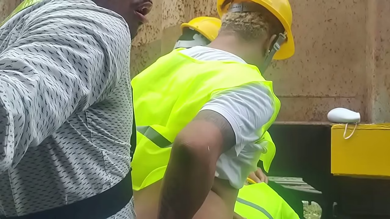 OS OPER&Aacute_RIOS PEGARAM PESADO NA HORA DO ALMO&Ccedil_O FIZERAM UMA SURUBA COM MUITO LEITE E FUDE&Ccedil_&Atilde_O