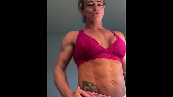 Pose Pose Pose with Simone Steele