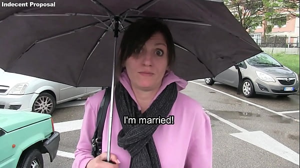 Exclusive - For €2,000, an Italian MILF cheats on her husband with a stranger.