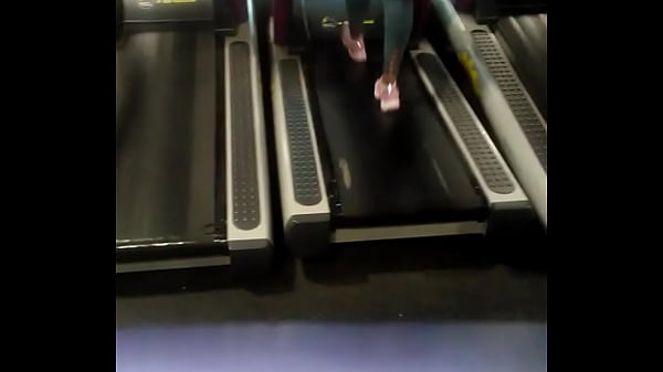 phat african ass on treadmill