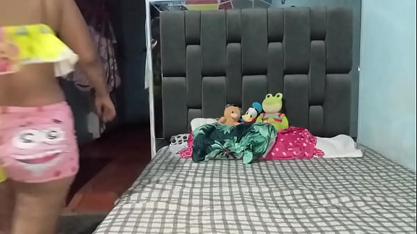 Download Video - entre mas nos extra&ntilde;amos mas son las ganas de follar&comma; tuve sexo l&eacute;sbico con mi mejor amiga