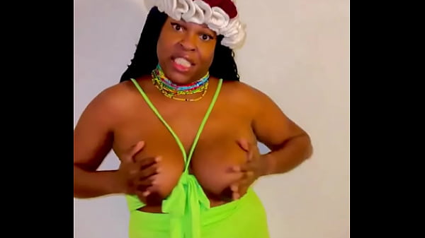 HAPPY TITTY TUESDAY!#TittyTuesday #TeaseTuesday #Ebonytitties #Nobra #Bigblacktitties #Transtitties #Blacktrans #Ebonytra...