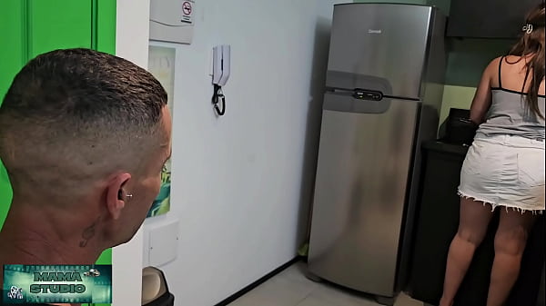 Mama Studio in Brazil: Brother-in-law arrives home before his brother and sister-in-law offers him dinner - Free