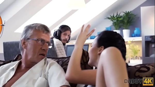 Download Video - DADDY4K&period; Bruna soddisfa i suoi bisogni sessuali usando il bastone del di BF