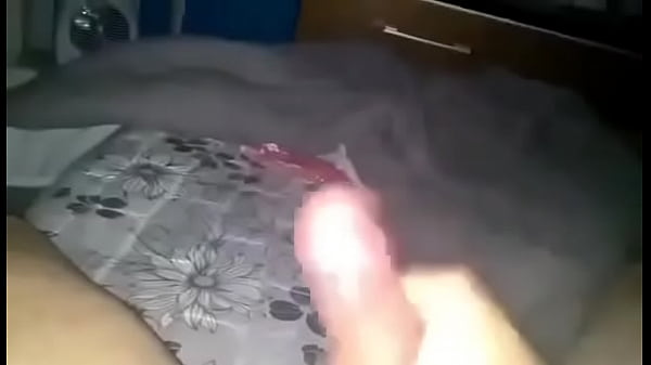Homme Donnant Un Délicieux Milk-Shake