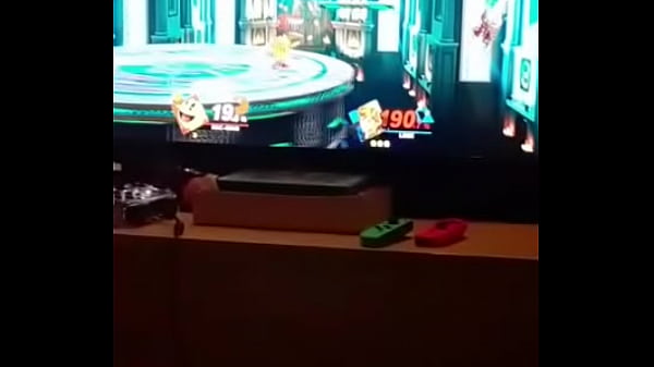 gros salope crie après avoir reçu la éjaculation de son ami homosexuel qui le détruit le anus comme Pac-Man