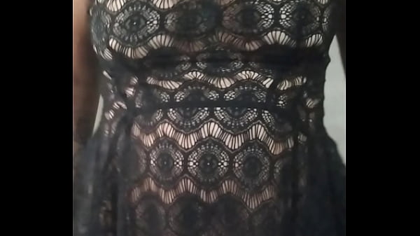 En vestido transparente