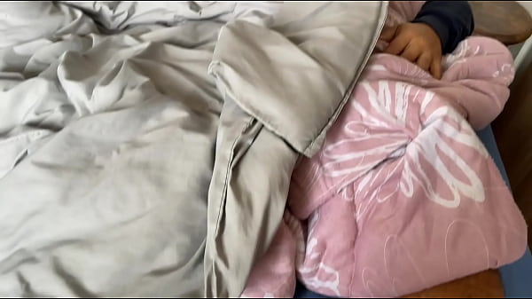 Download Video - O h&eacute;tero curioso do apartamento compartilhado entra no meu quarto enquanto eu estava deitado&comma; se ecita com penes duro e goza tocando - FULL SHEER&period;COM