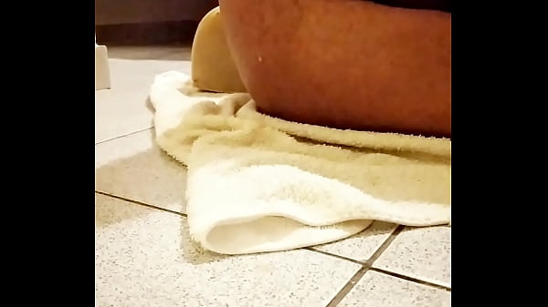 Abriendome el culo solo