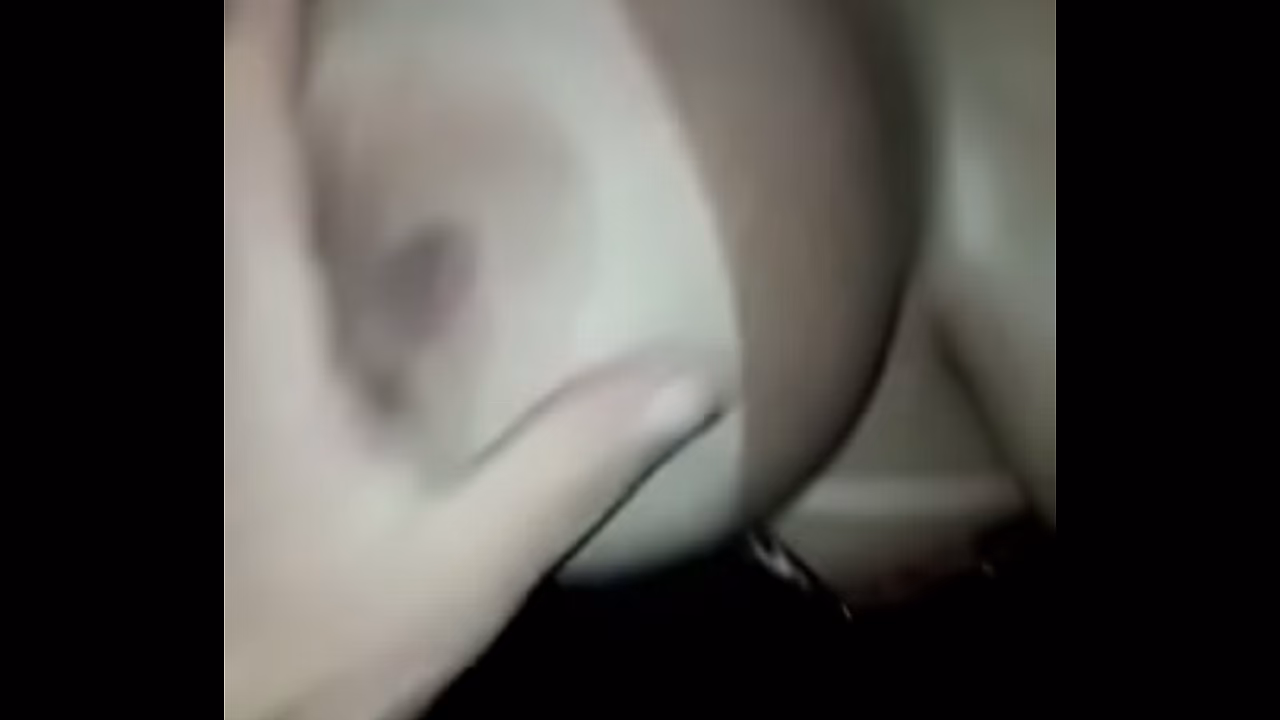 Pamela Ferrary bebiendo agua de coco y chupando polla
                     muchos negros