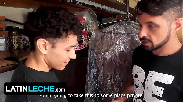 Geiler Latino-Twink-Stiefsohn Genießt Stiefvaters Masturbations-Sextape Mit Großem Schwanz - Latin Leche