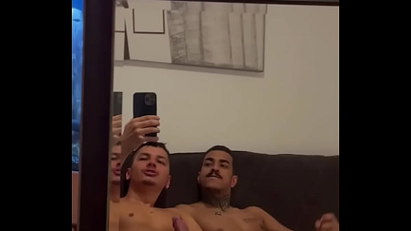 Download Video - dois pauzudos no espelho