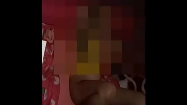 Son Homme L'a Traité Comme Un Aimant À Pinces