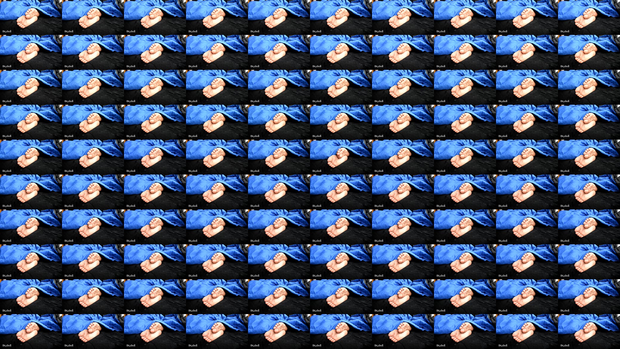 Under the covers i would love to masturbate your dick with my feet 预览图