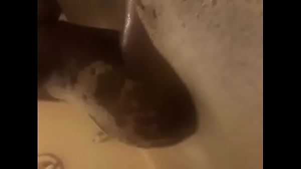 Ass shaking in the shower.