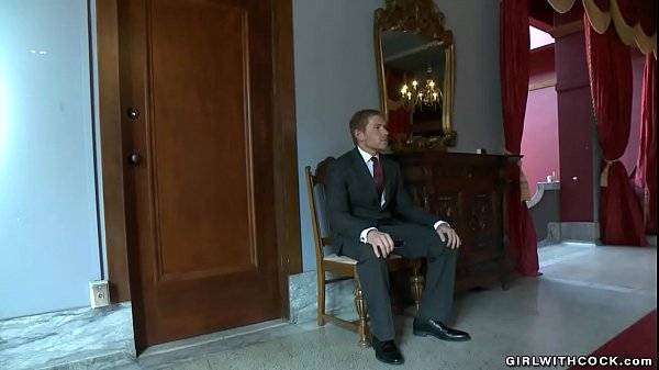 Shemale anal fucks big dick bodyguard